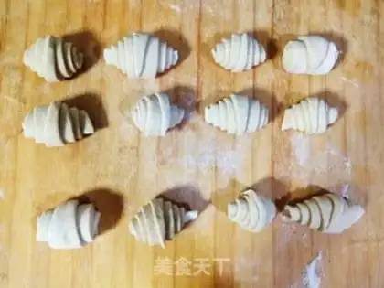 Make Allegra horn buns step 10