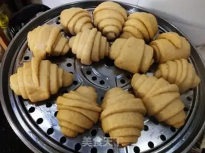 Make Allegra horn buns step 12