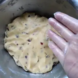 Make raisin butter cookies step 7