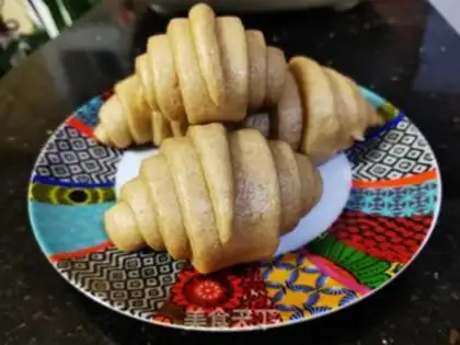Make Allegra horn buns step 15