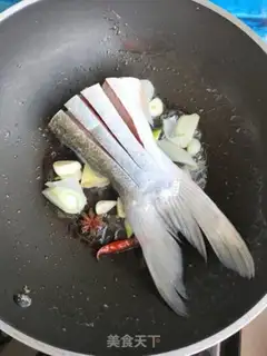 Make Burning fish tails step 3