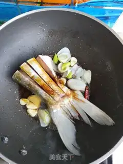 Make Burning fish tails step 4