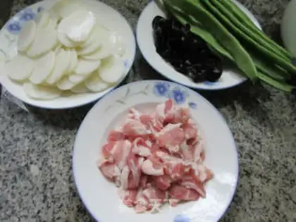 Make Five bouquets and beans step 0