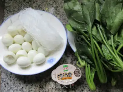 Make Quail egg fan spinach soup step 0