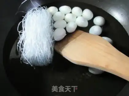 Make Quail egg fan spinach soup step 1