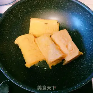 Make Egg fried banana toast step 4