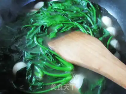 Make Quail egg fan spinach soup step 5