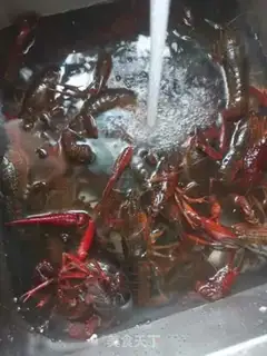 Make Thirteen spicy lobsters step 0