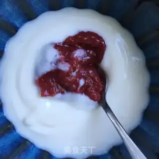 Make Strawberry sauce, yogurt step 4