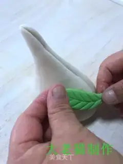 Make Peach buns step 12