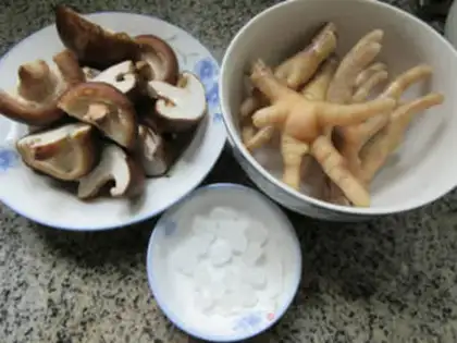Make Frozen chicken claws step 0
