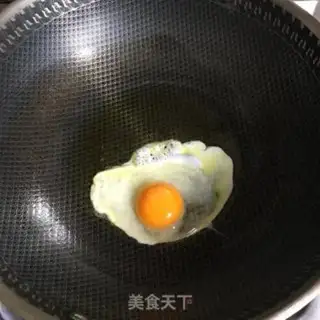 Make Ham eggs for noodles step 1