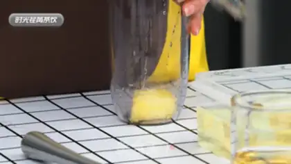 Make A glass of gold pineapple step 3
