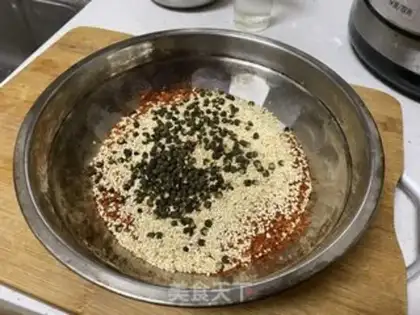 Make Homemade pepper oil step 0