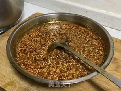 Make Homemade pepper oil step 4