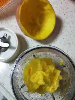 Make Yogurt mango juice step 1