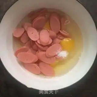 Make Ham sausage fried eggs step 2