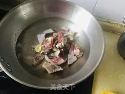 Make Celery fried duck step 0