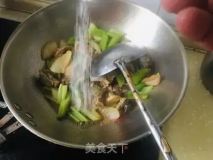Make Celery fried duck step 5