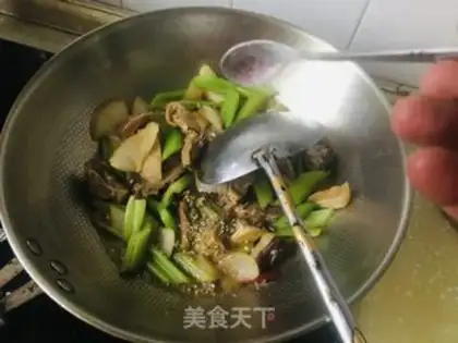 Make Celery fried duck step 6