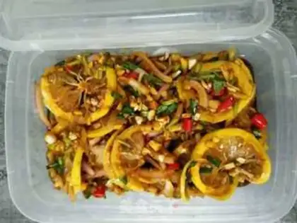 Make Thai lemon shrimp step 1