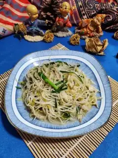 Make Onion fried green bean sprouts step 9
