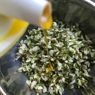 Make Garlic gravy step 1