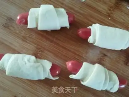 Make Flycake sausage rolls step 4