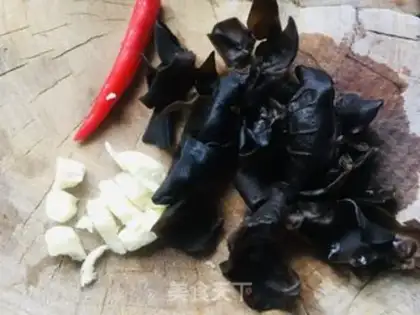Make Scrambleded eggs step 1