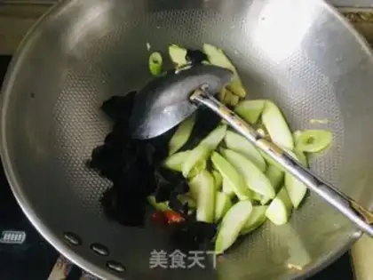 Make Scrambleded eggs step 4