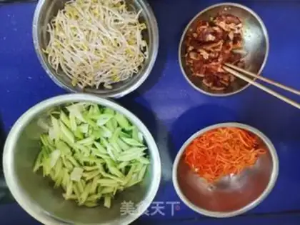 Make Celery stench noodles step 1