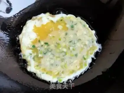 Make Onions, fried goose eggs step 6