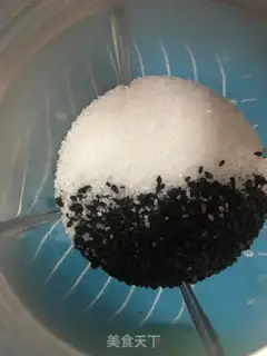 Make Black sesame sugar triangle step 4