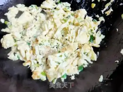 Make Onions, fried goose eggs step 8