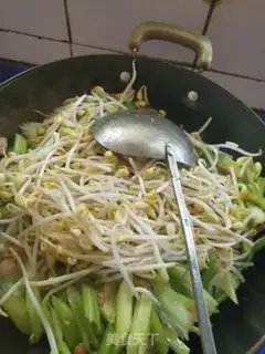 Make Celery stench noodles step 5