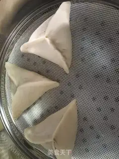 Make Black sesame sugar triangle step 9