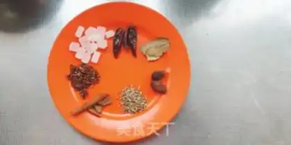 Make Soy pig hoofs step 1