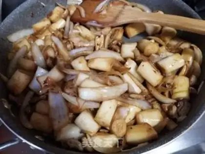 Make Onion fried pig sausage powder step 8