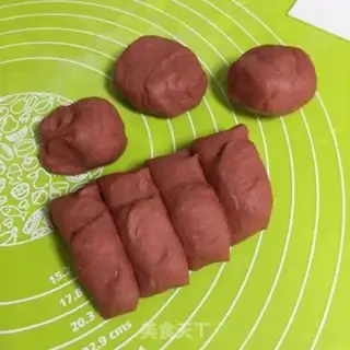Make Angry bird buns step 12