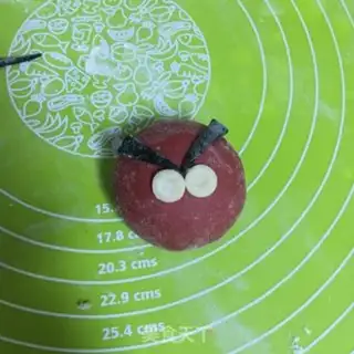 Make Angry bird buns step 19