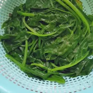 Make A spinach bouquet step 2