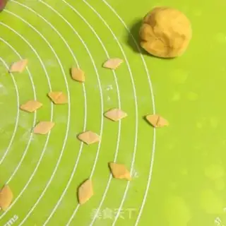 Make Angry bird buns step 20