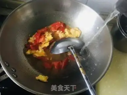 Make Tomato egg cucumber noodles step 1