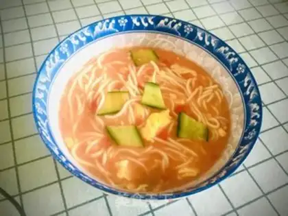 Make Tomato egg cucumber noodles step 4