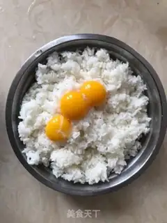 Make Egg pine fried rice step 1