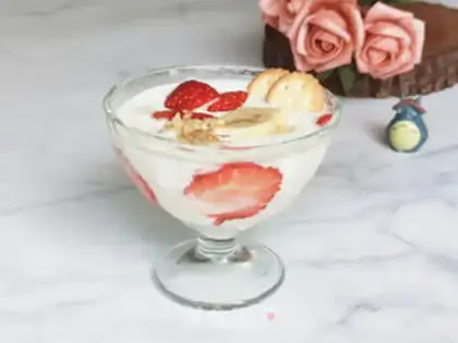 Make Banana strawberry yogurt cup step 5