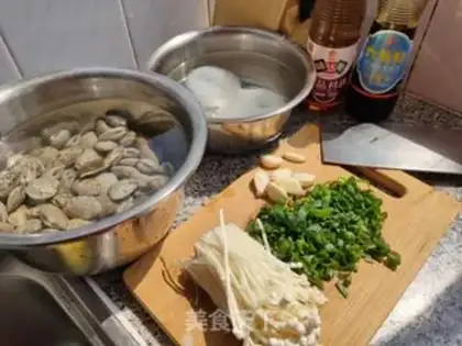 Make Garlic fans and clams step 0