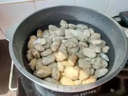 Make Garlic fans and clams step 1