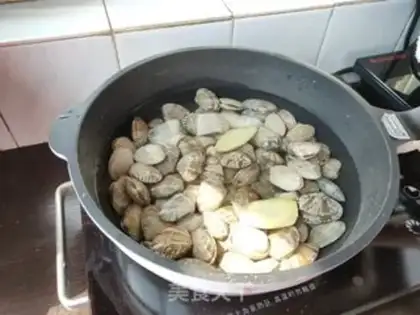 Make Garlic fans and clams step 2