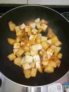 Make Hot cabbage and tofu potatoes step 2